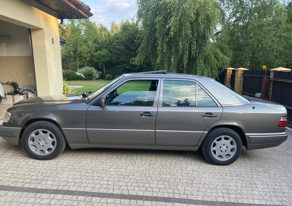 Mercedes-Benz Klasa E cena 49000 przebieg: 166000, rok produkcji 1993 z Skoki małe 781